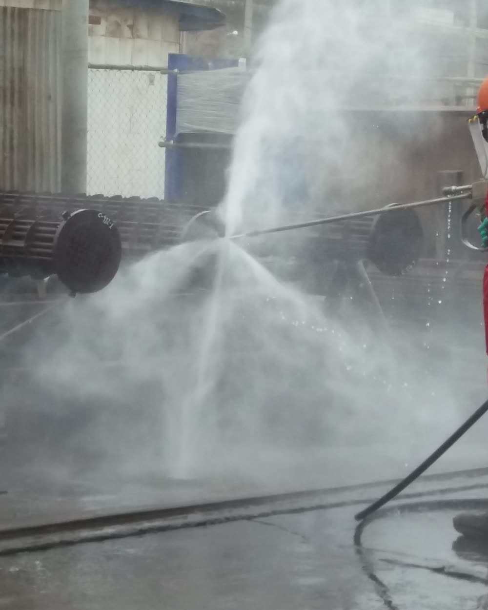 Servicios Industriales Especializados — limpieza industrial con agua a presión